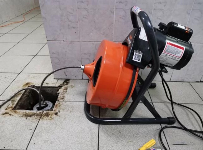 Dịch vụ th&ocirc;ng cống nghẹt huyện B&igrave;nh Ch&aacute;nh uy t&iacute;n cao